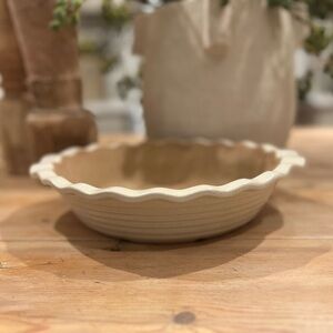 Pampered Chef Family Heritage Stoneware Pie Plate - New Traditions Collection